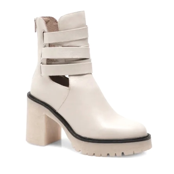 Free People Shoes - FPB2– Free People Cream Heeled Boots